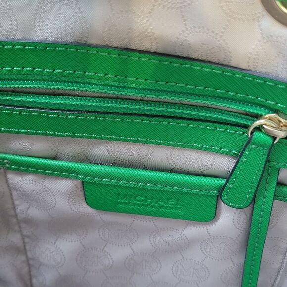 Michael Kors Jet Set Travel In Kelly Green - Picture 4 of 6